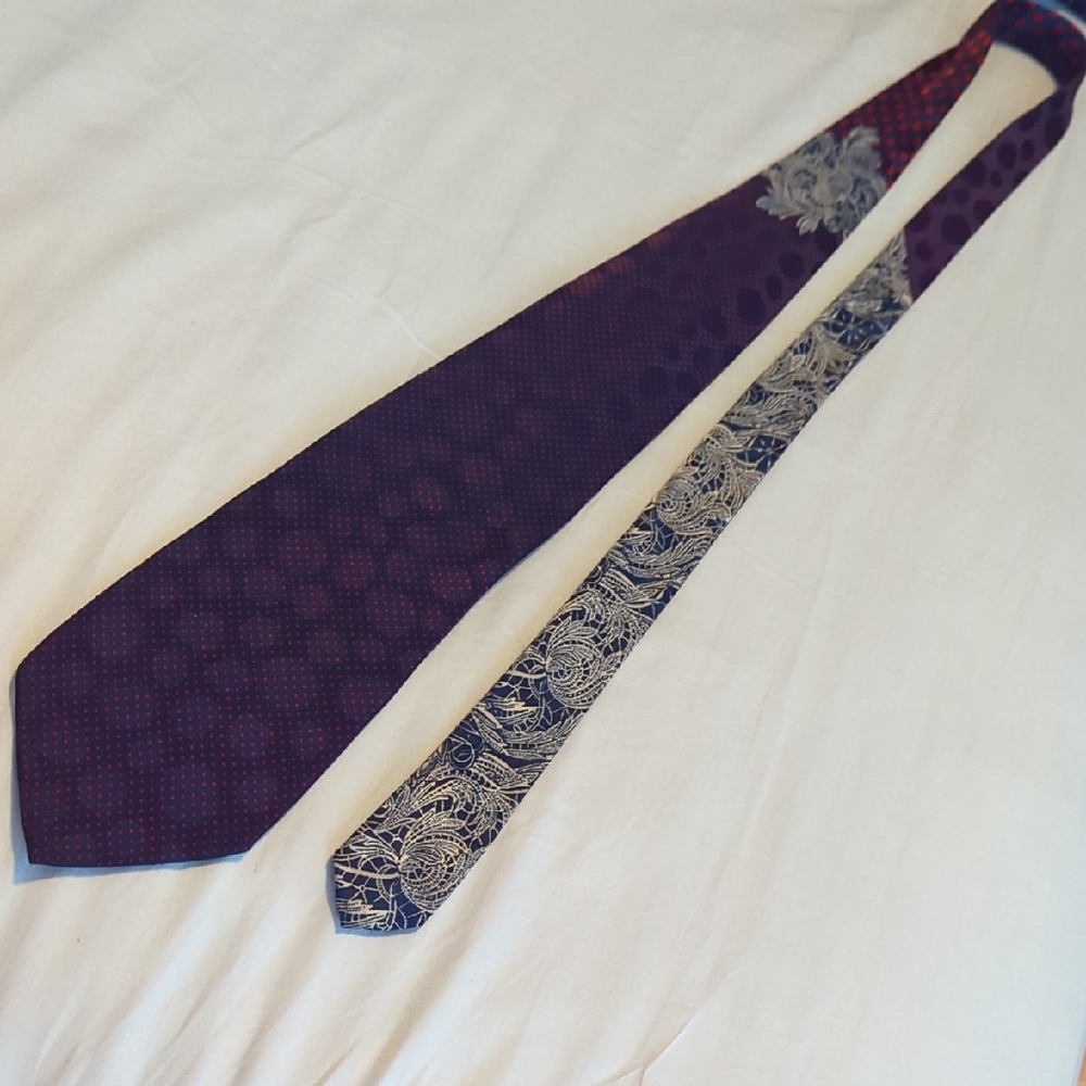Elegant Purple and Silver Men's Tie
